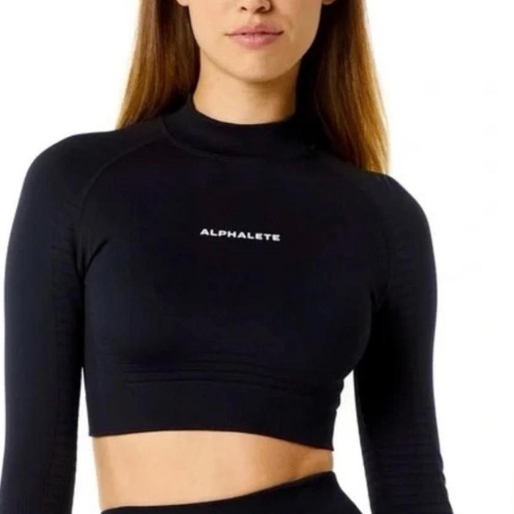 Alphalete Women's Sleek Black Crop Top